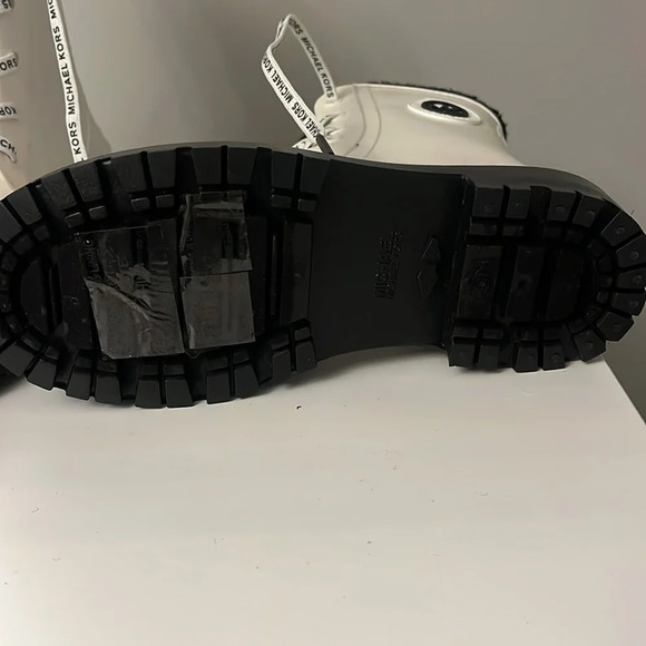 Michael Kors White and Black Lace-Up Winter Boots - Picture 4 of 7